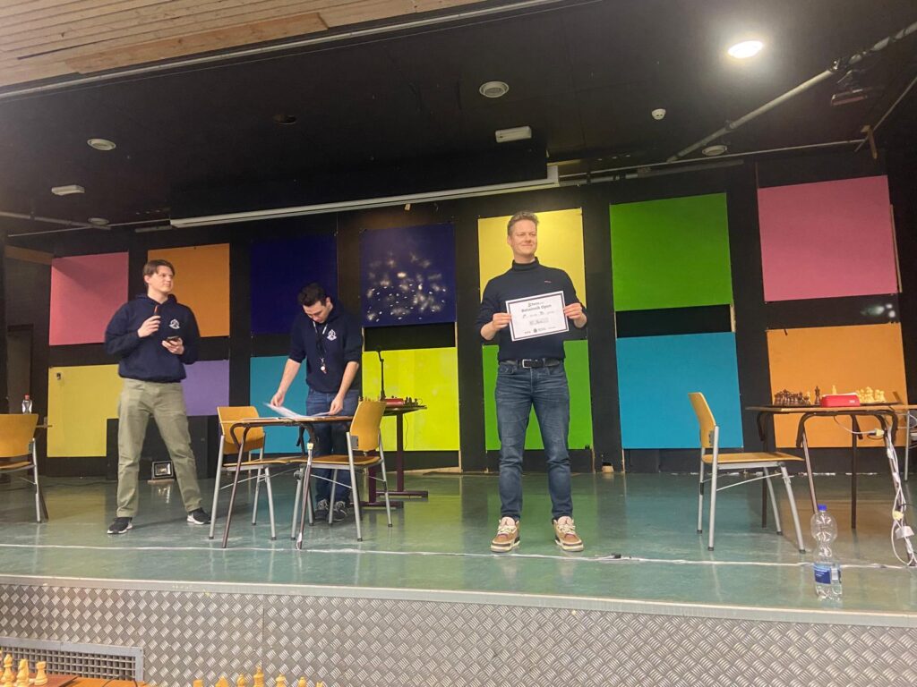 Pieter Molendijk de wint B-groep van Botwinnik Open